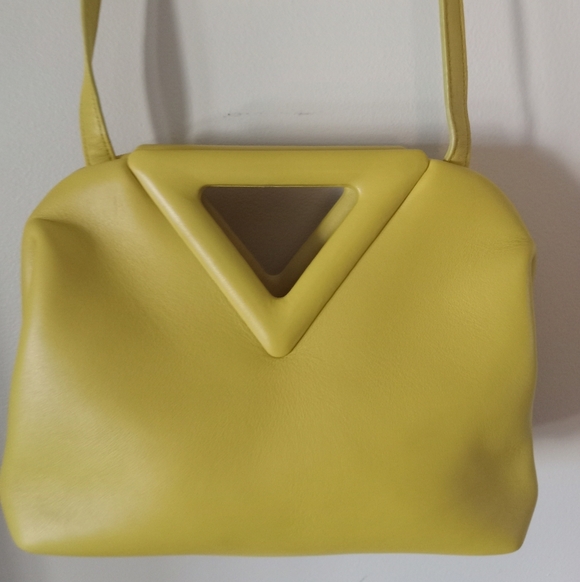 Bottega Veneta The Point Triangle Yellow Mustard Calf Leather Small Crossbody - Picture 3 of 11